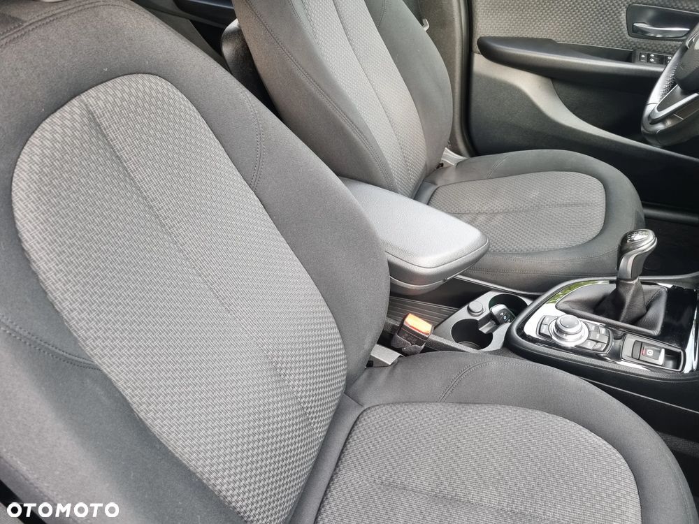 BMW Seria 2 216d Sport Line - 34