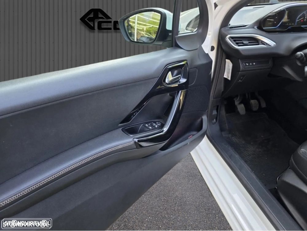 Peugeot 208 1.6 e-HDi Ice Velvet - 10