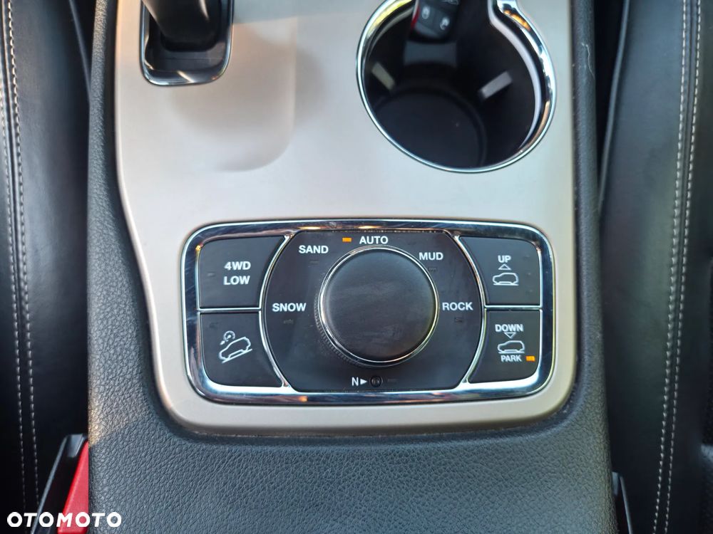 Jeep Grand Cherokee - 35