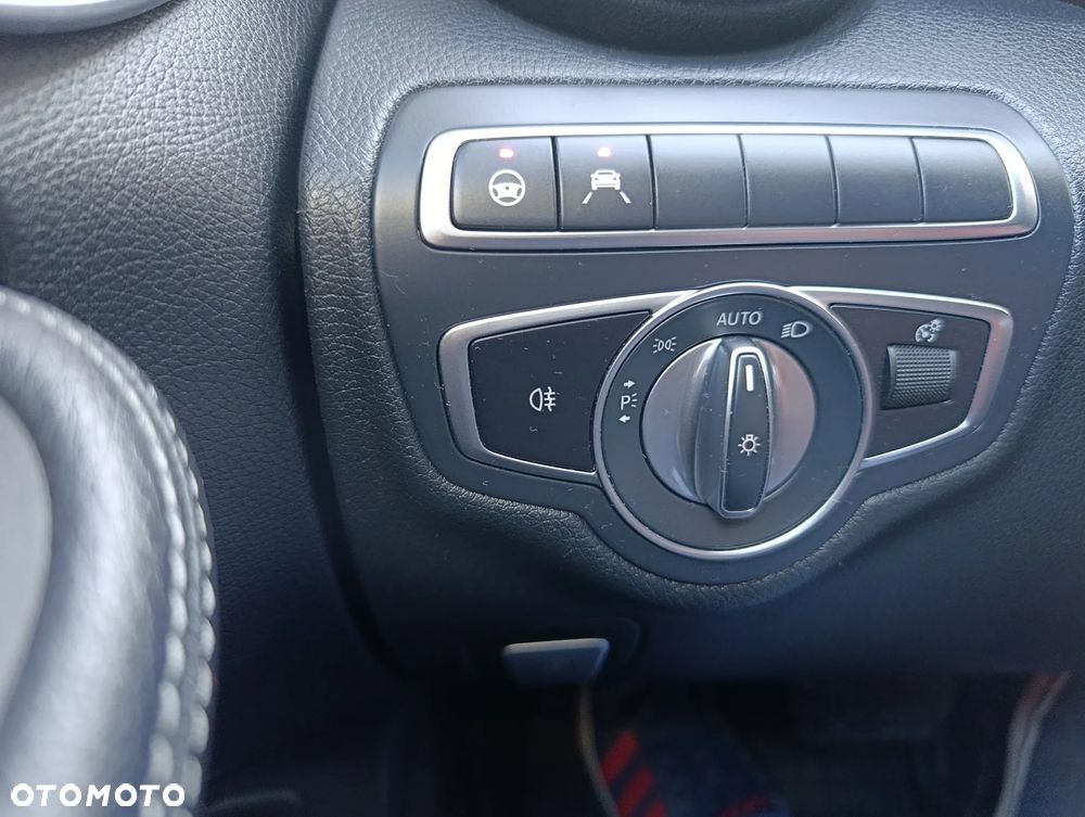 Mercedes-Benz Klasa C 300 d 9G-TRONIC - 36