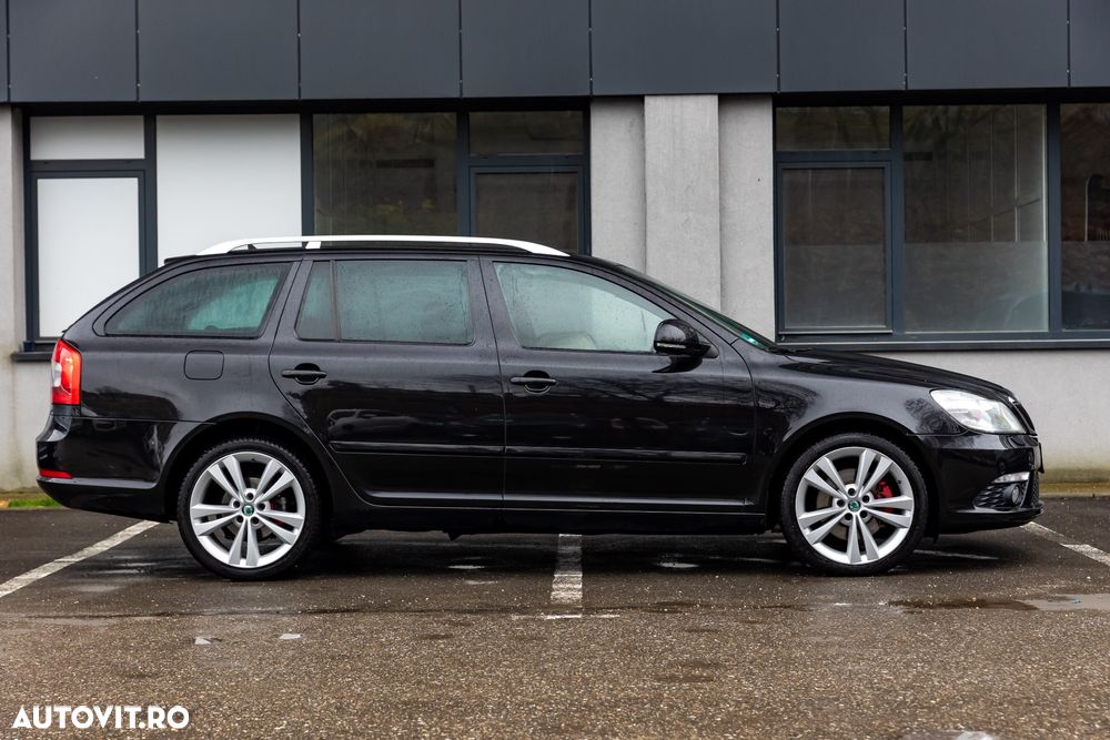 Skoda Octavia Combi 2.0 TDI DPF RS - 9