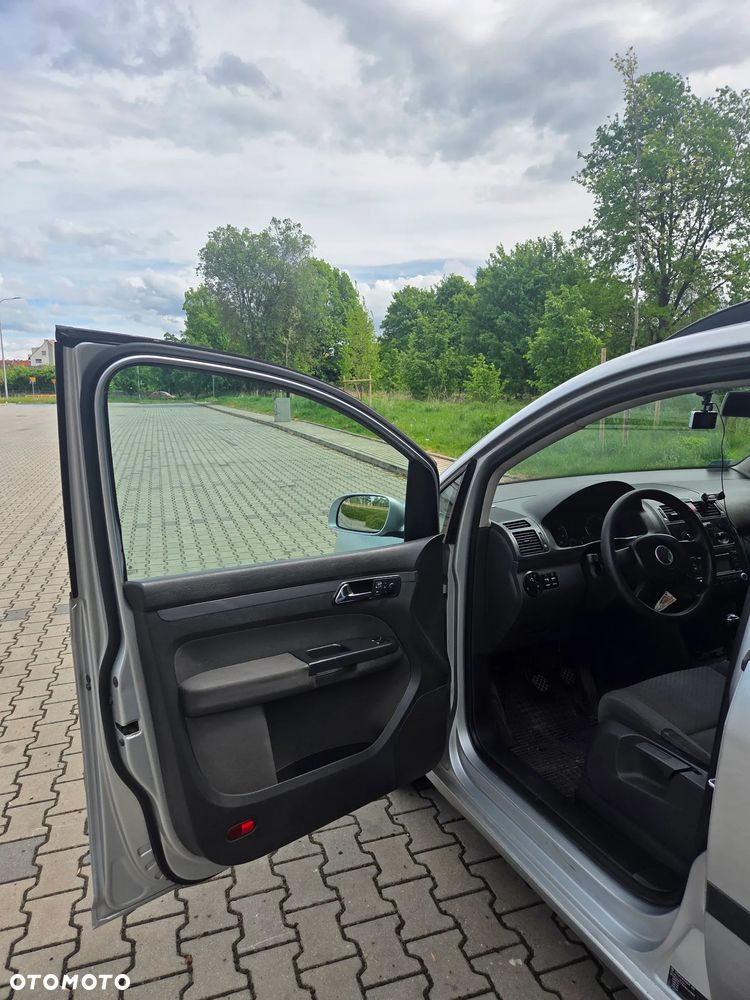 Volkswagen Touran 1.6 - 24