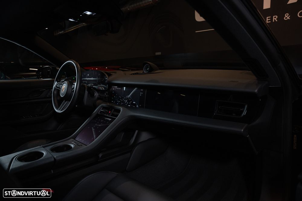 Porsche Taycan Cross Turismo 4 - 12