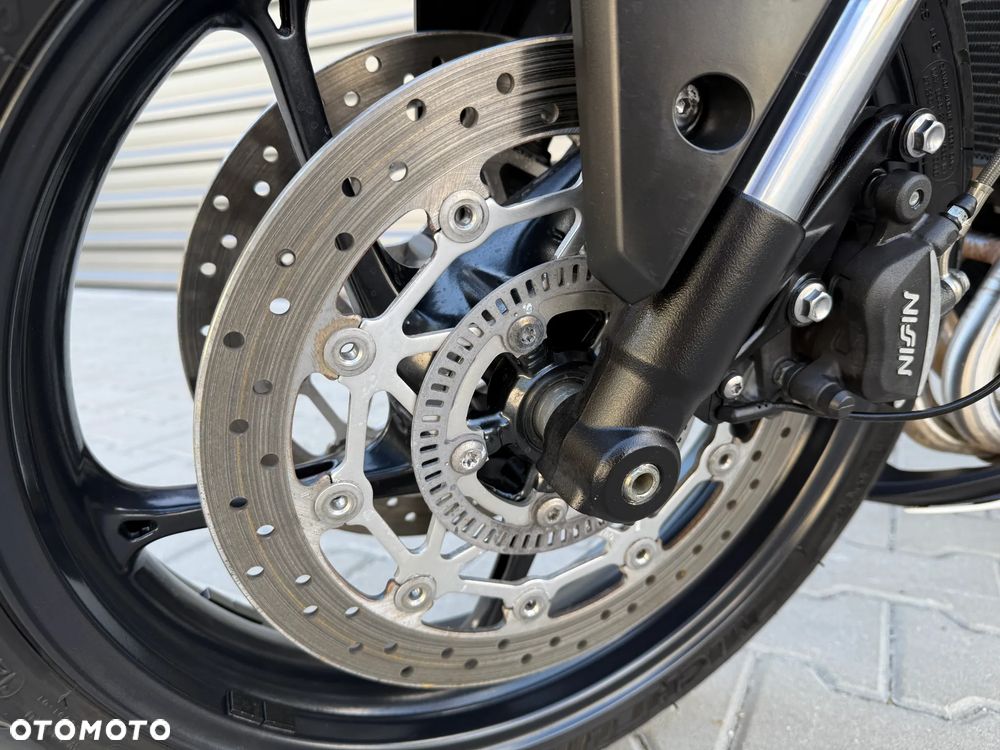 Triumph Street Triple - 31