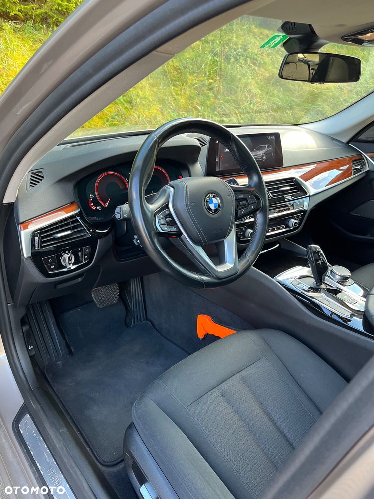 BMW Seria 5 520d xDrive - 25