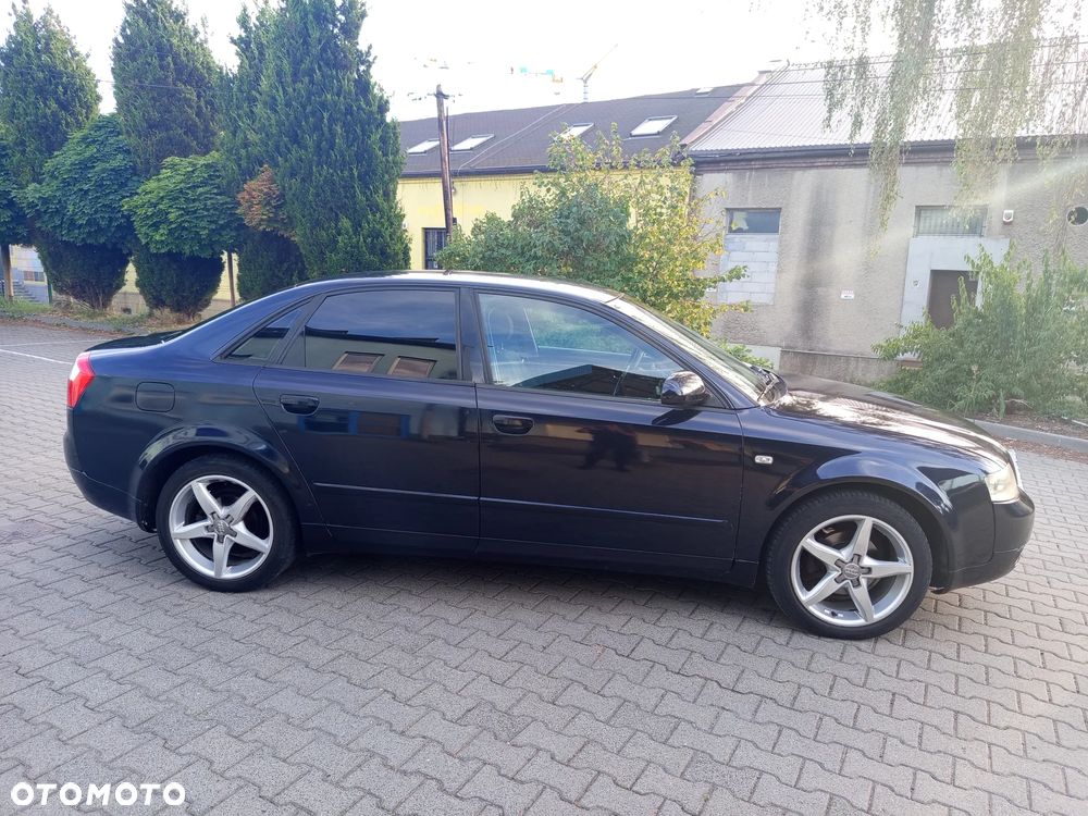 Audi A4 Limousine - 5