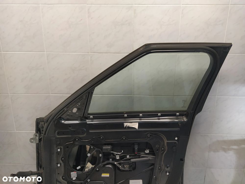 RANGE ROVER SPORT L494 DRZWI PRAWY PRZÓD PRZEDNIE SZYBA LOGOWANA KLAMKA KOLOR CORRIS GREY UK ORYGINAŁ - 12