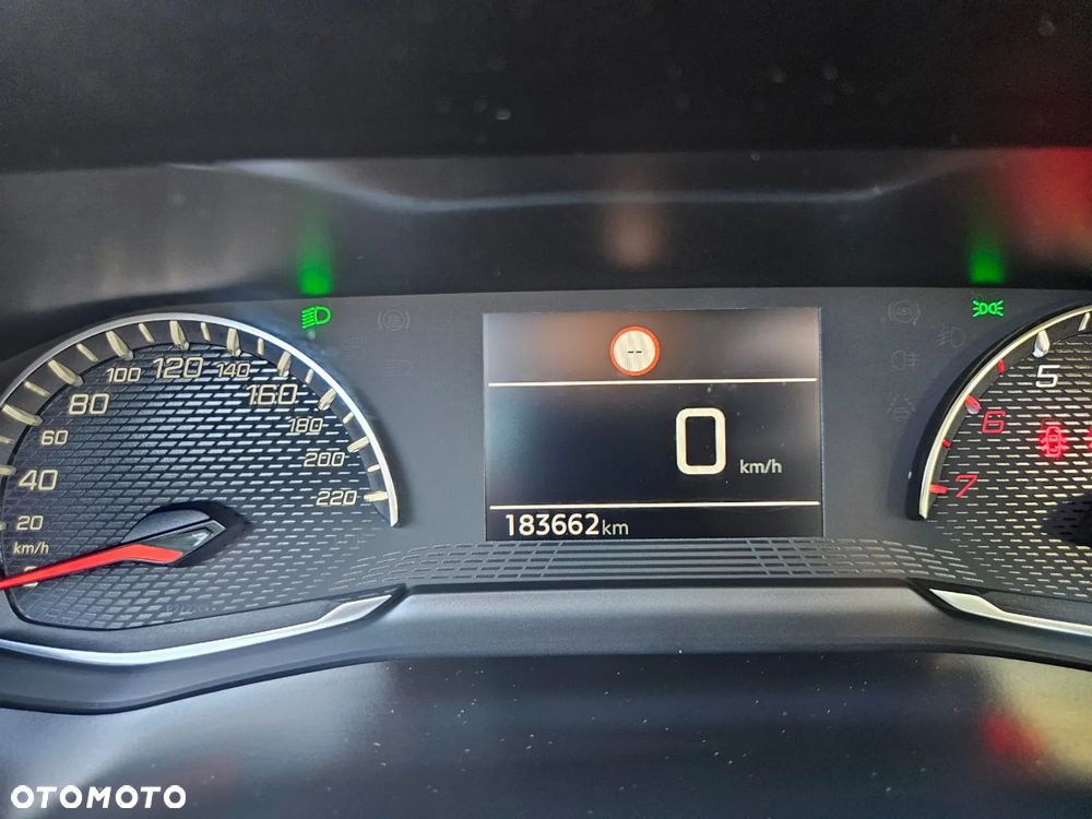Peugeot 208 - 12