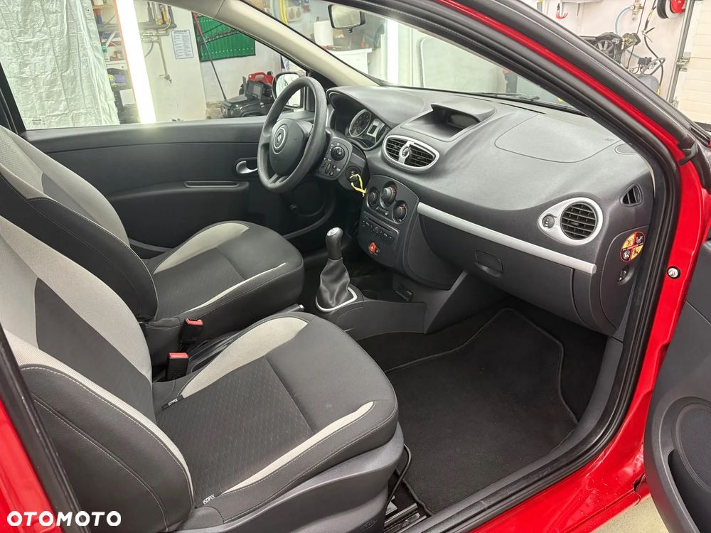 Renault Clio - 10