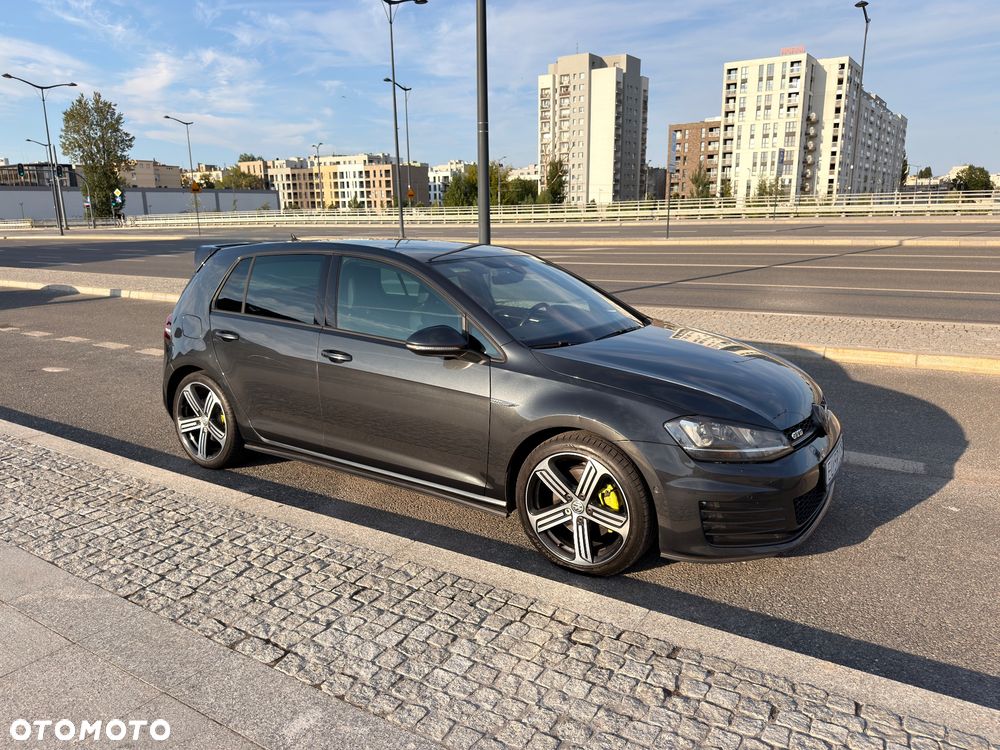 Volkswagen Golf - 9