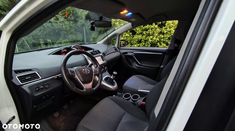 Toyota Verso 2.0 D-4D Premium - 8
