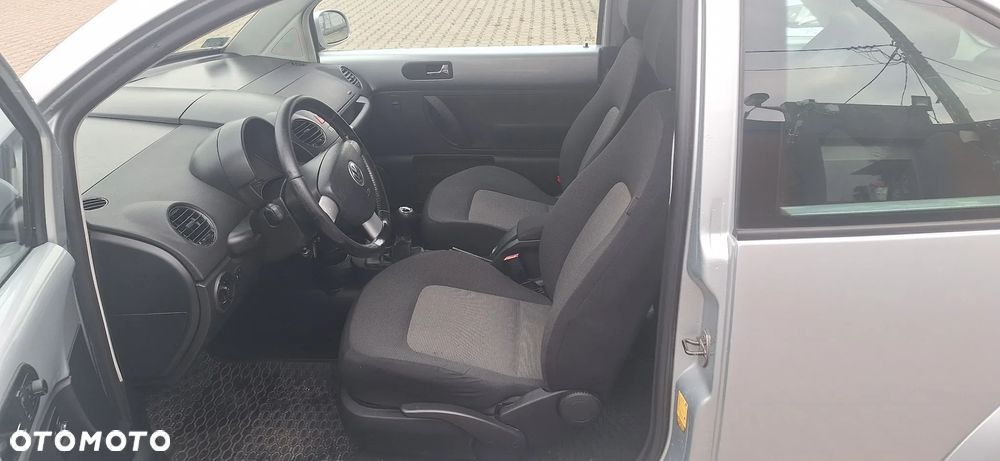 Volkswagen New Beetle - 20