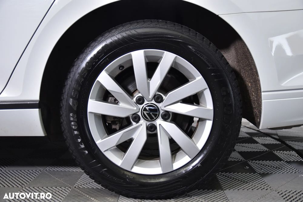 Volkswagen Passat - 14