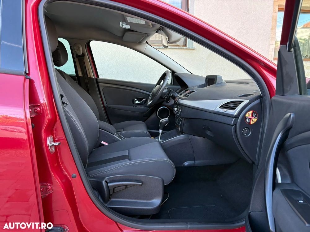 Renault Megane dCi 110 FAP EDC Paris - 5