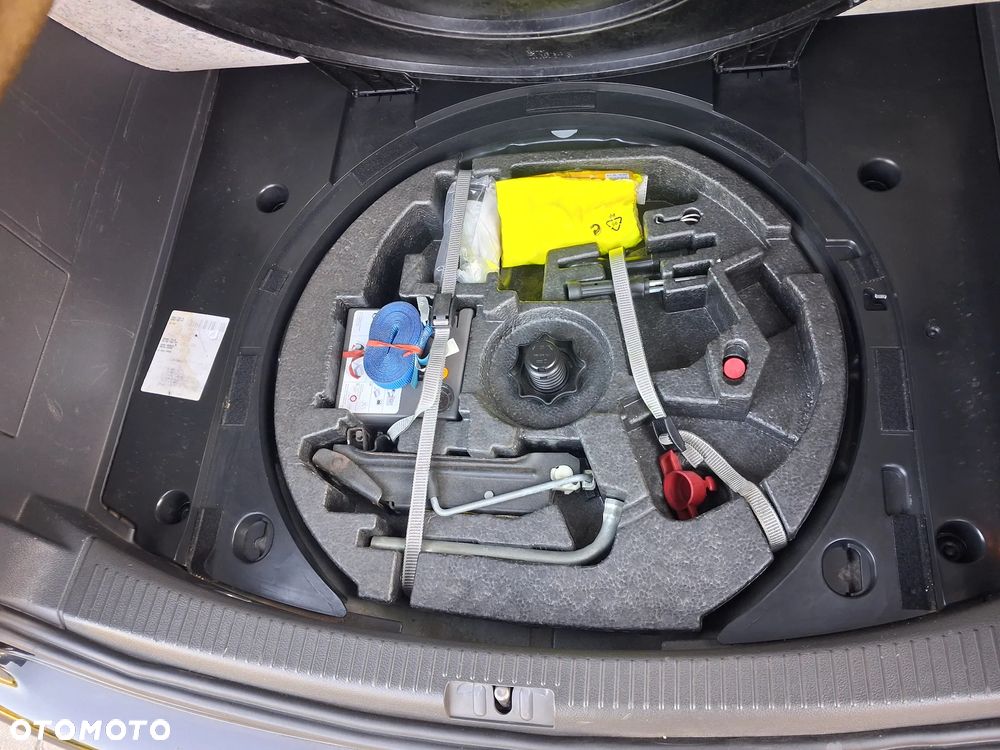 Volkswagen Touran 2.0 TDI DPF Trendline - 25