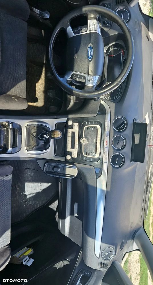Ford S-Max - 11
