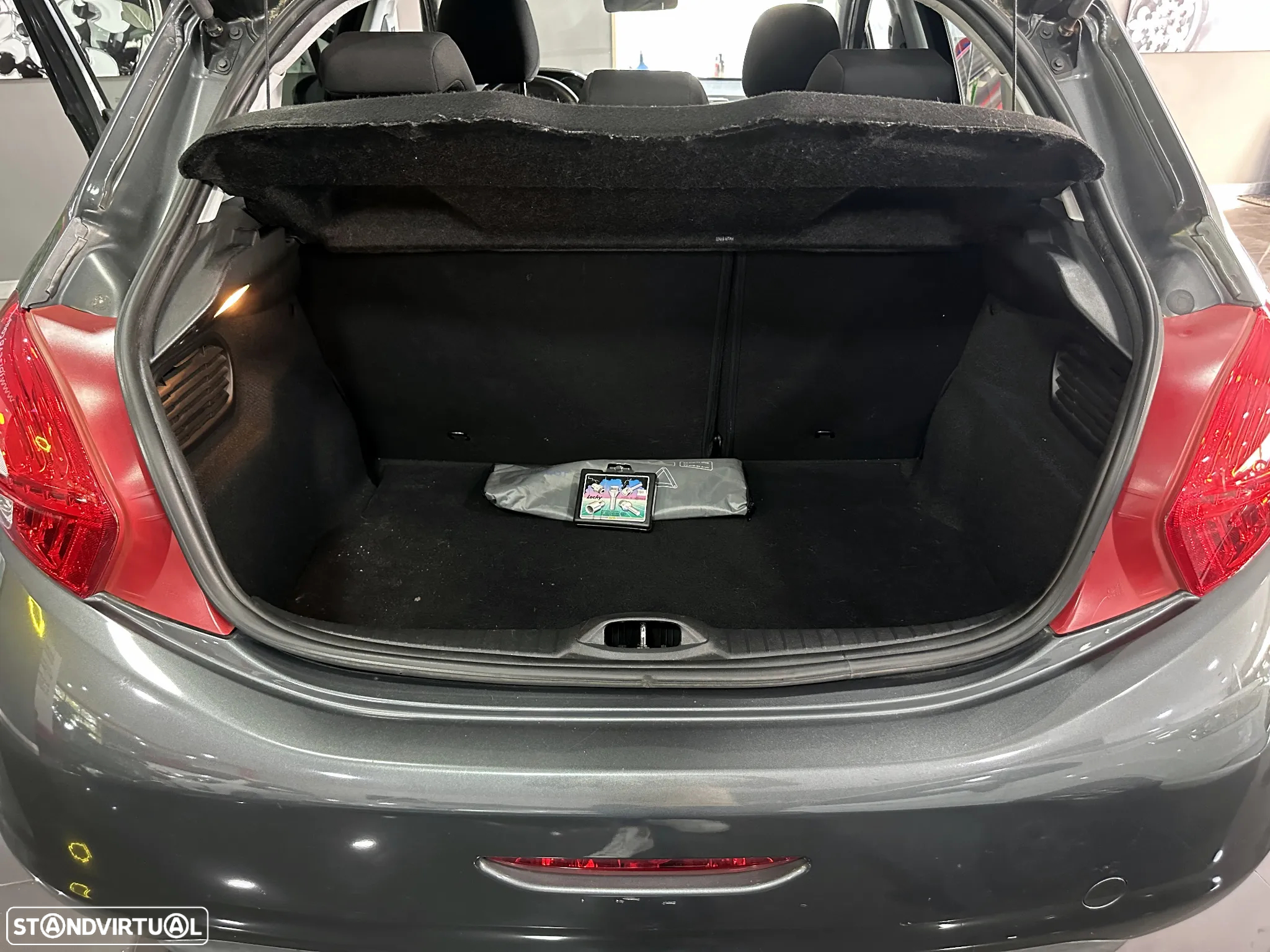 Peugeot 208 1.2 PureTech Style - 28