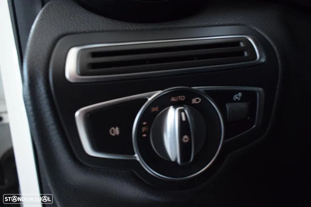 Mercedes-Benz C 300 d AMG Line - 13