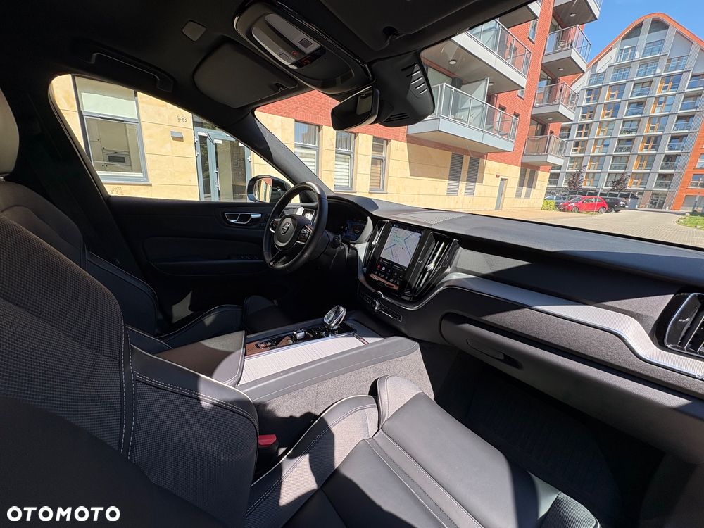 Volvo XC 60 B4 B Plus Dark - 8