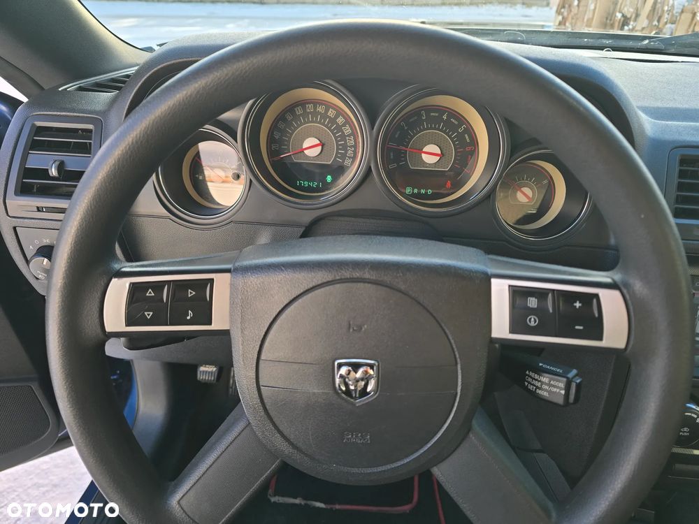 Dodge Challenger - 17