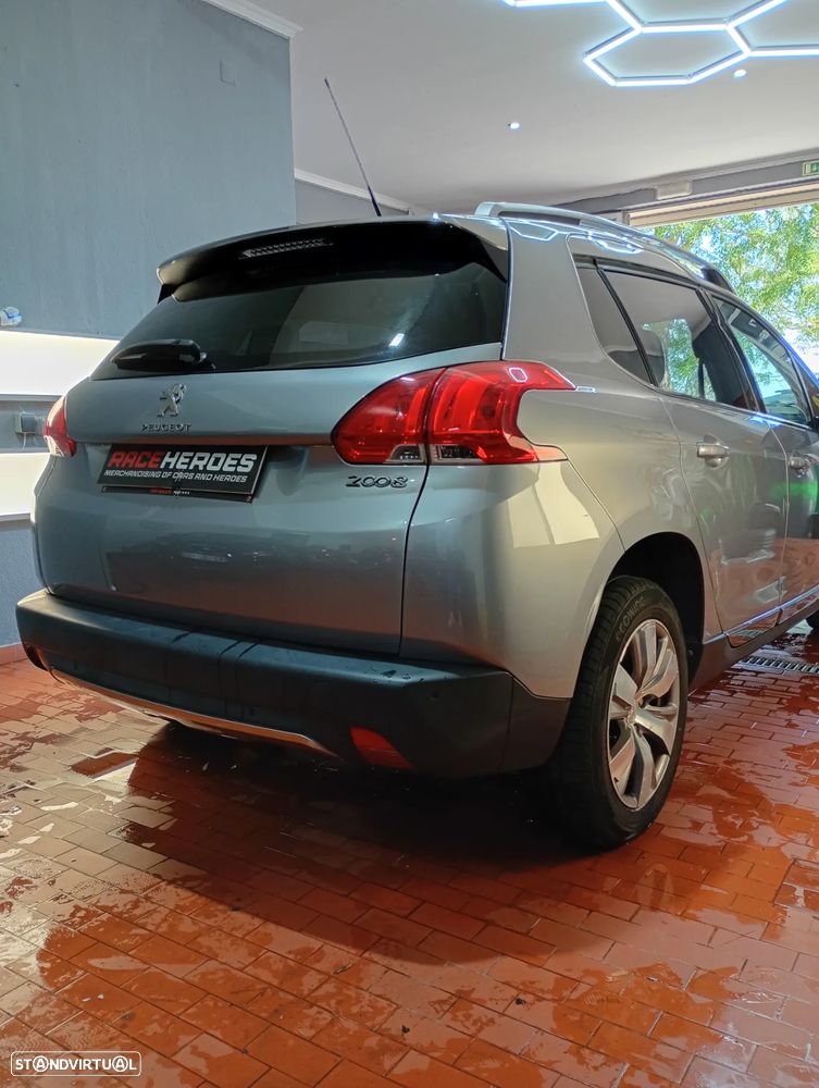 Peugeot 2008 1.2 VTi Allure - 3