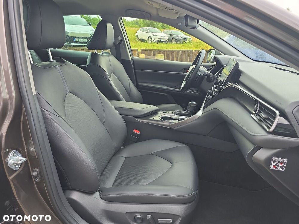 Toyota Camry 2.5 Hybrid Executive CVT - 17