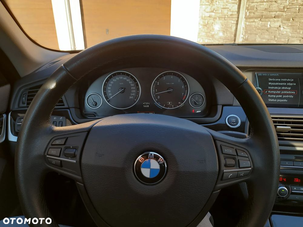 BMW Seria 5 528i - 26