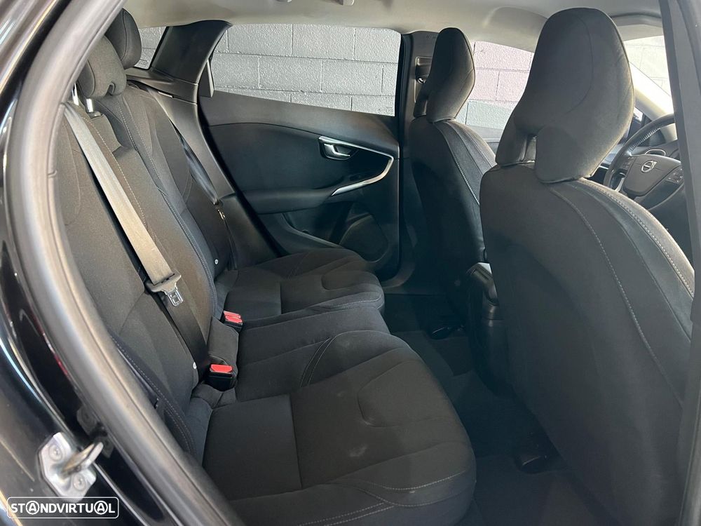 Volvo V40 2.0 D3 Momentum - 14
