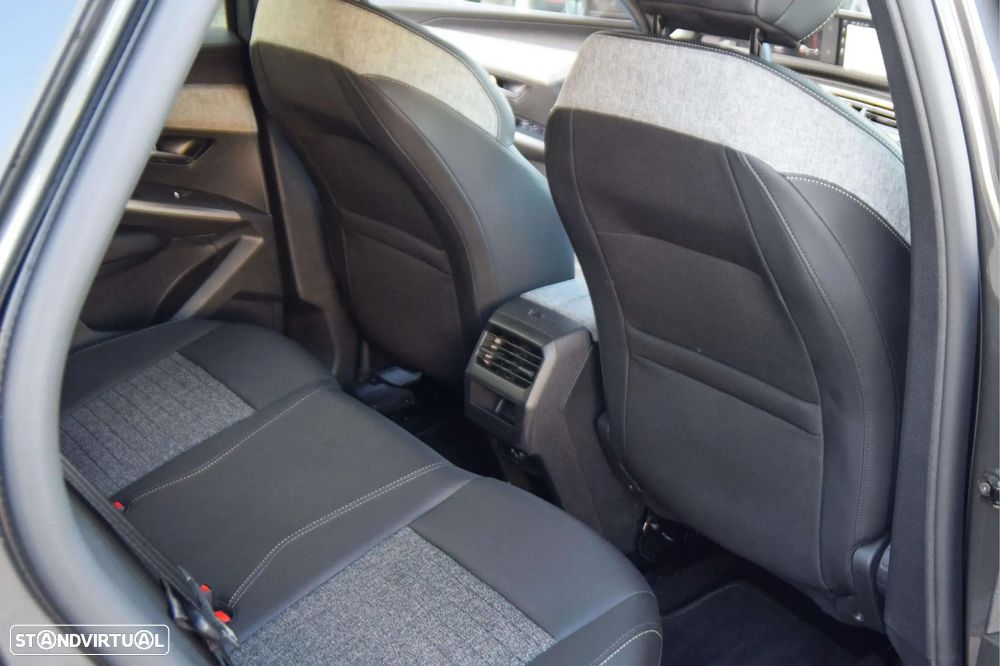 Peugeot 3008 1.2 Hybrid Allure e-DCS6 - 19