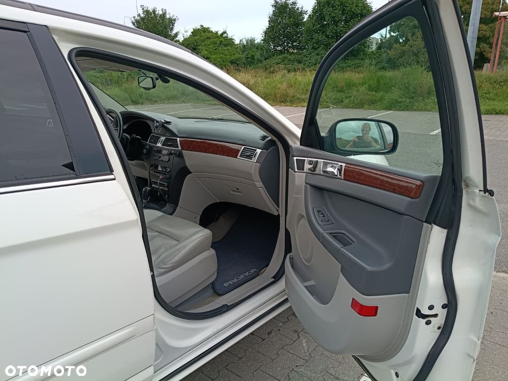 Chrysler Pacifica - 33