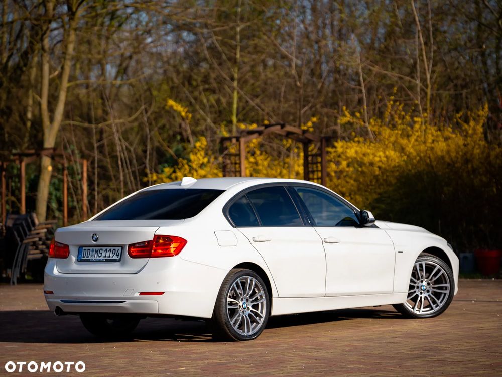 BMW Seria 3 318d Sport Line - 10