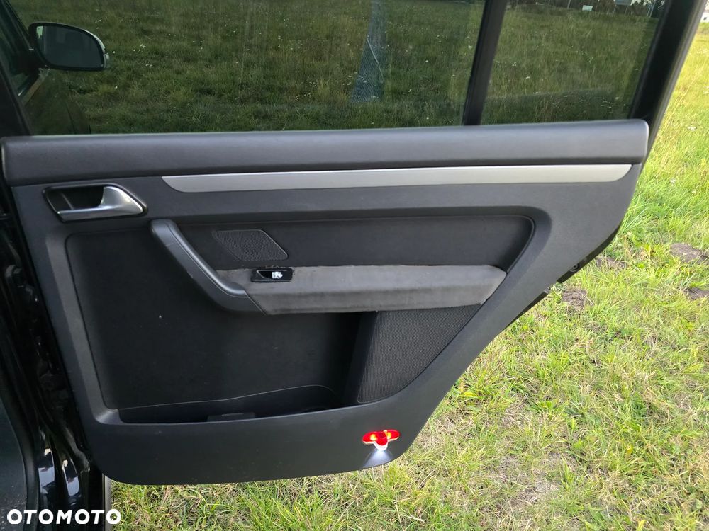 Volkswagen Touran - 17