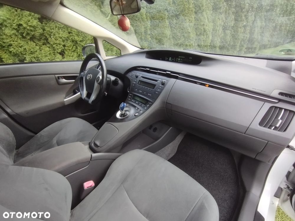Toyota Prius 1.8 HSD Sol - 6