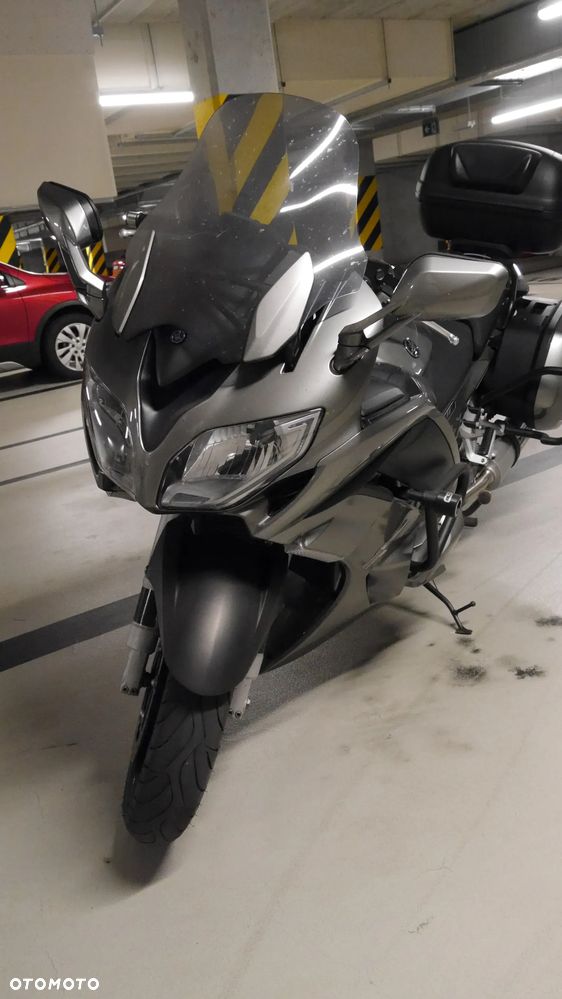 Yamaha FJR - 2