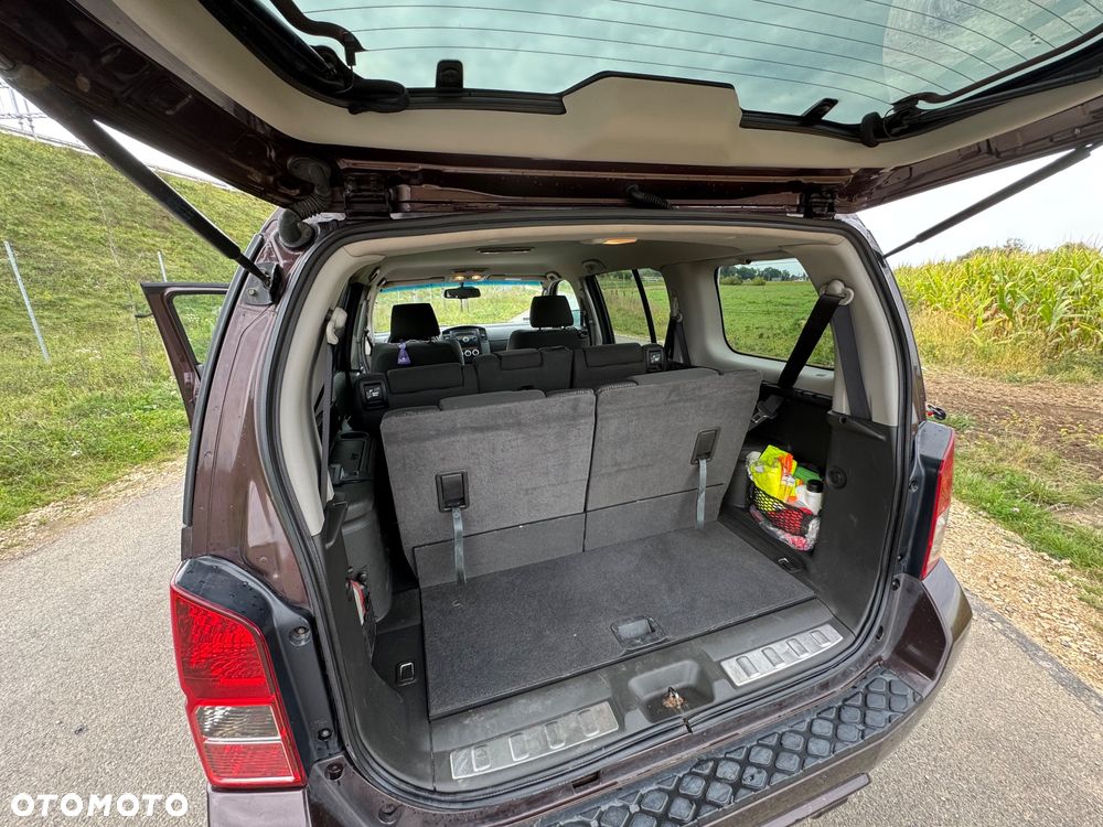 Nissan Pathfinder 2.5 D SE - 11