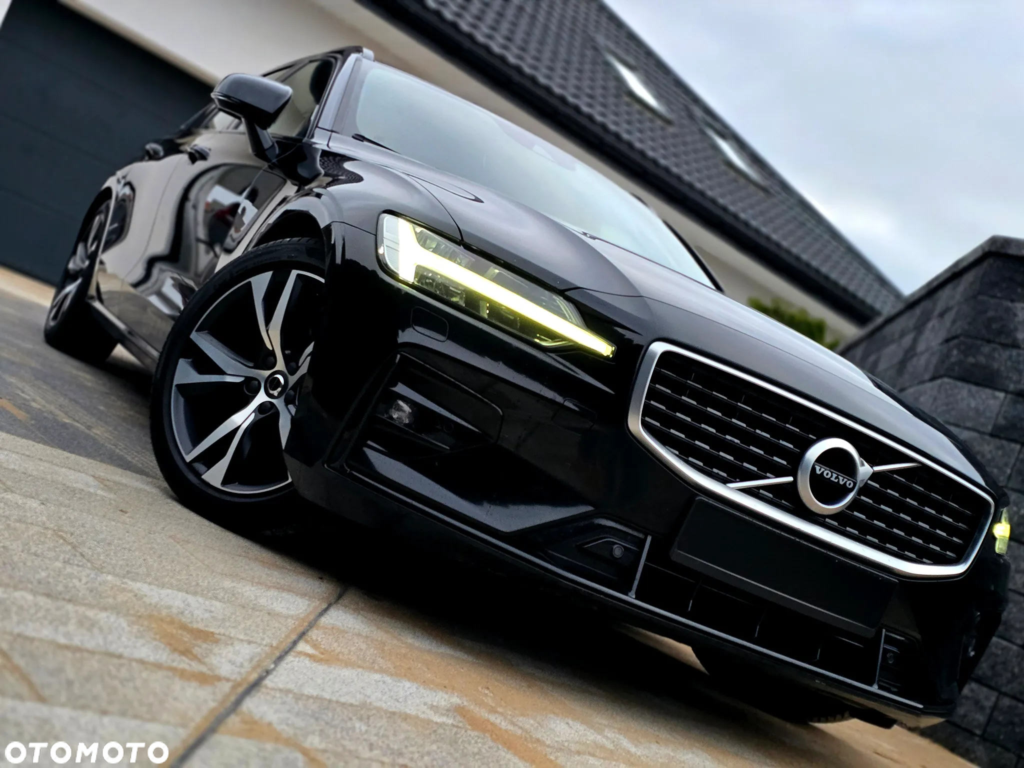 Volvo V60 D4 R-Design - 18