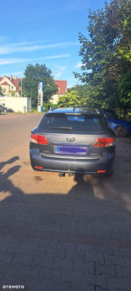 Toyota Avensis 1.8 Luna - 12