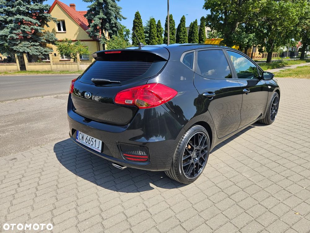 Kia Ceed 1.4 CVVT Dream-Team Edition - 4