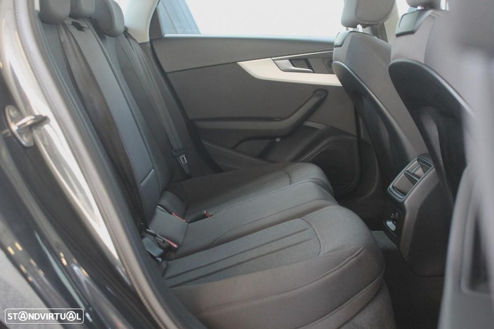 Audi A4 Avant 30 TDI Advanced S tronic - 13