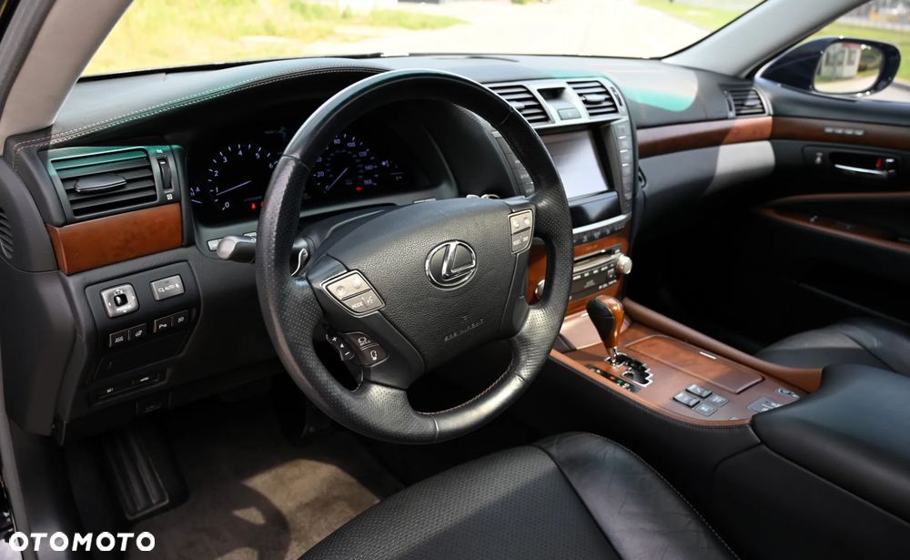 Lexus LS - 23