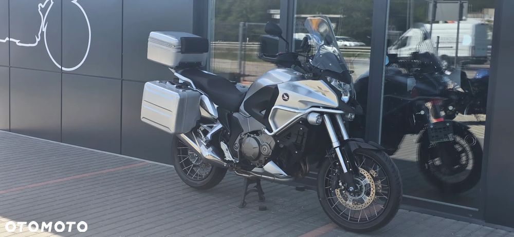 Honda VFR - 4