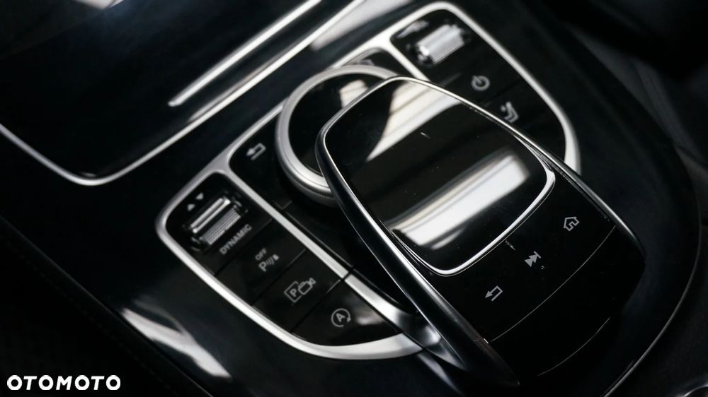 Mercedes-Benz Klasa E 220 d 9G-TRONIC - 28