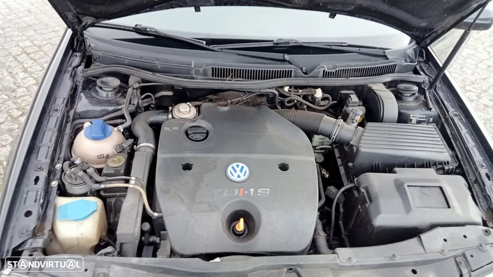VW Bora 1.9 TDi Confortline - 1