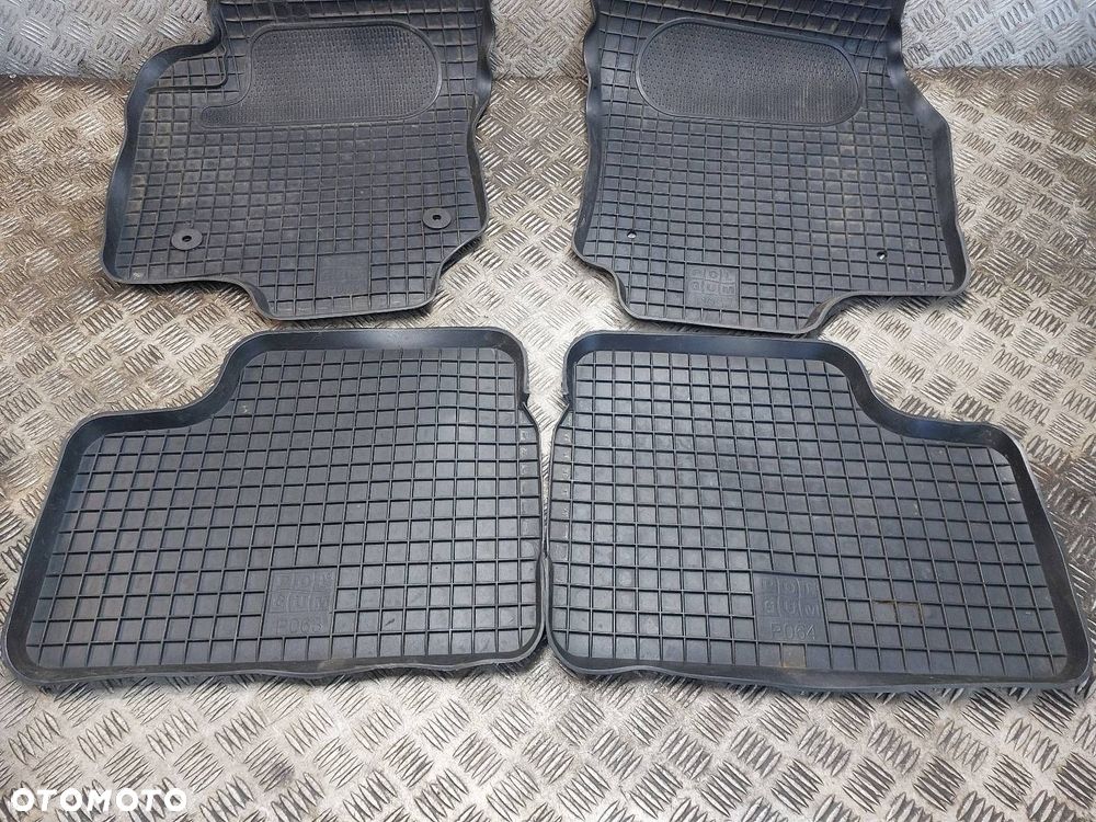 DYWANIKI KOMPLET OPEL ASTRA H POL GUM ID: 238040 - 2