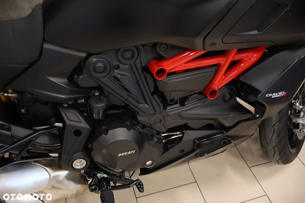 Ducati Diavel - 16