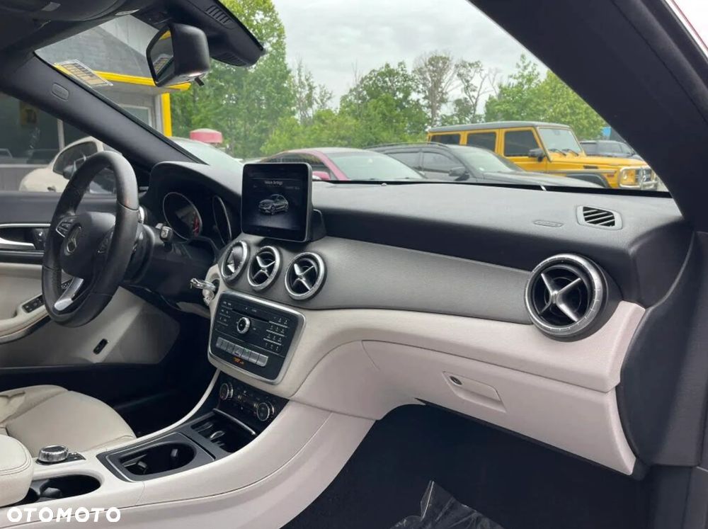 Mercedes-Benz CLA 250 4-Matic AMG Line - 16