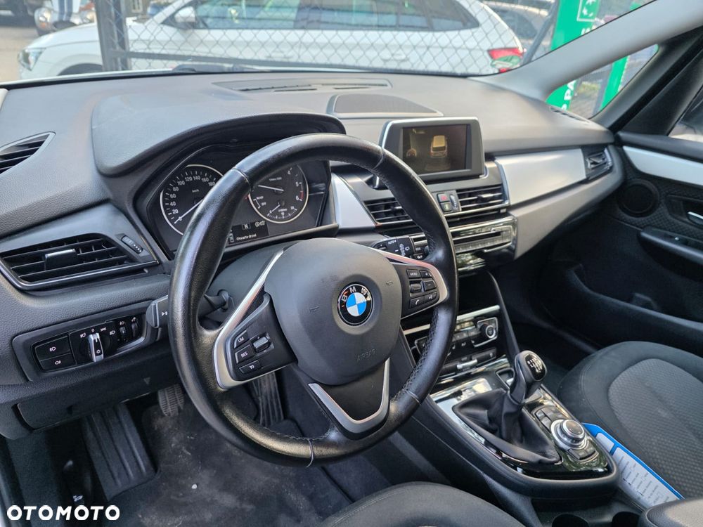 BMW Seria 2 218d - 17