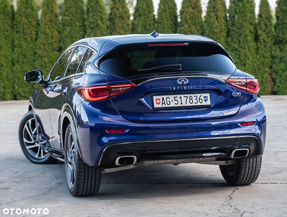 Infiniti Q30 - 8