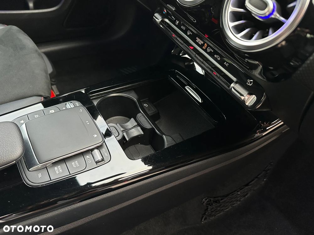 Mercedes-Benz CLA 200 AMG Line 7G-DCT - 32