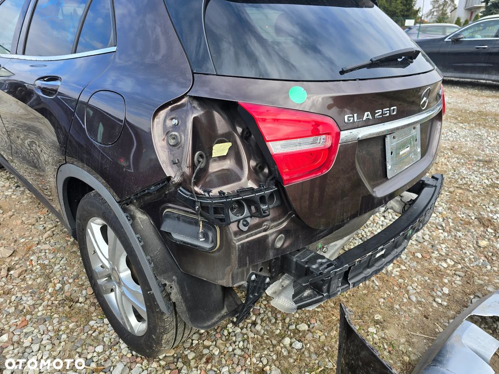 Mercedes-Benz GLA - 6